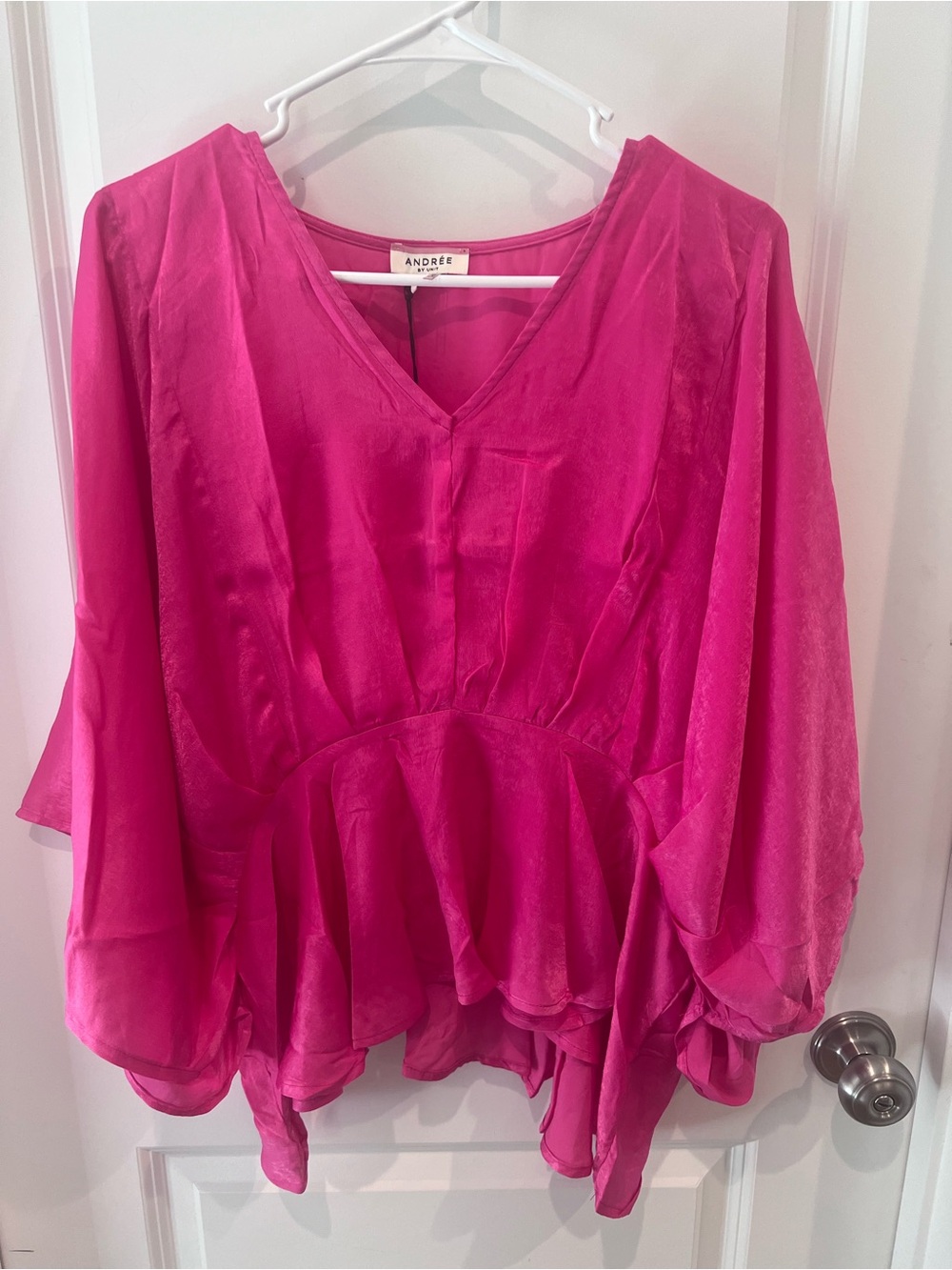 NWT Andree by Unit V-Neck Peplum Blouse Size Large